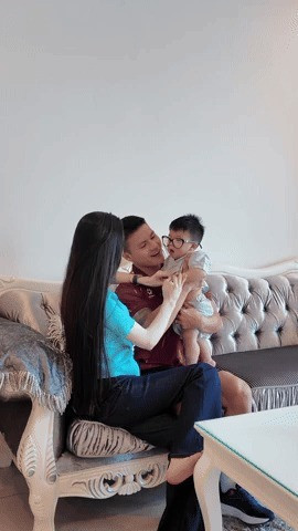 Xôn xao clip Chu Thanh Huyền tiều tụy lộ diện bên Quang Hải sau loạt drama