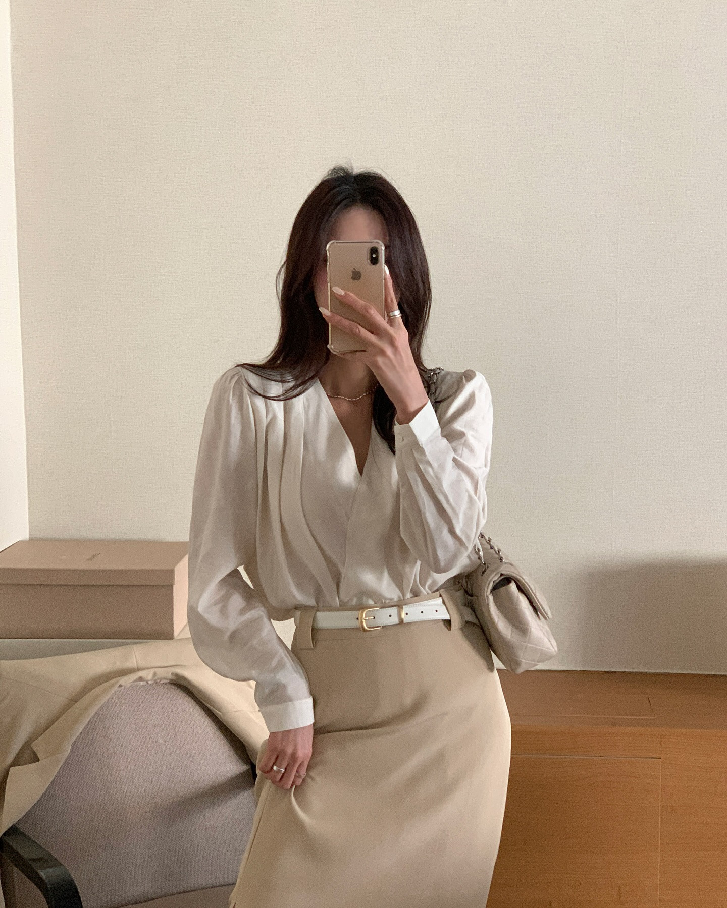 4 mẫu áo cơ bản giúp chị em mặc đẹp suốt mùa hè- Ảnh 10.