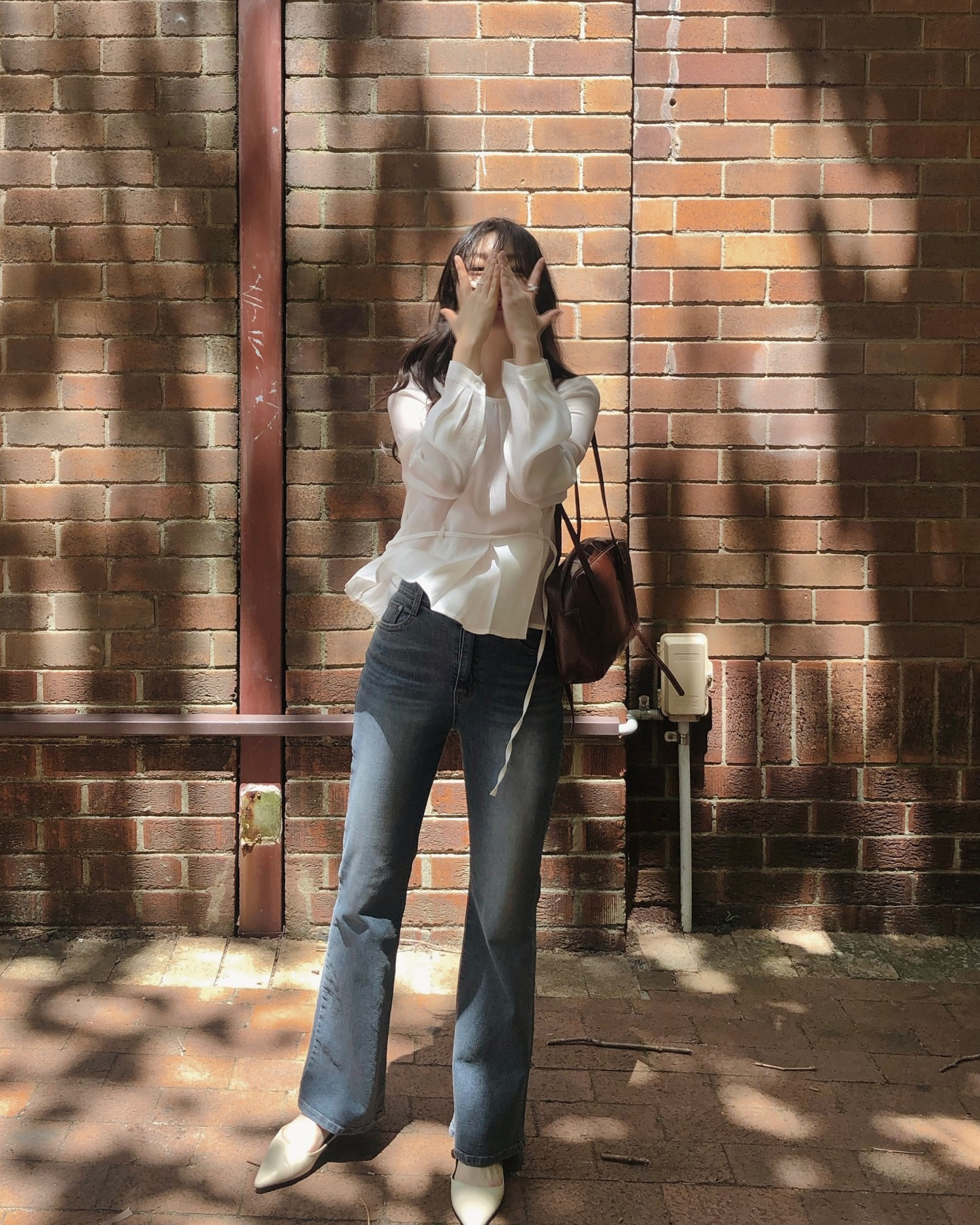 4 mẫu áo cơ bản giúp chị em mặc đẹp suốt mùa hè- Ảnh 8.