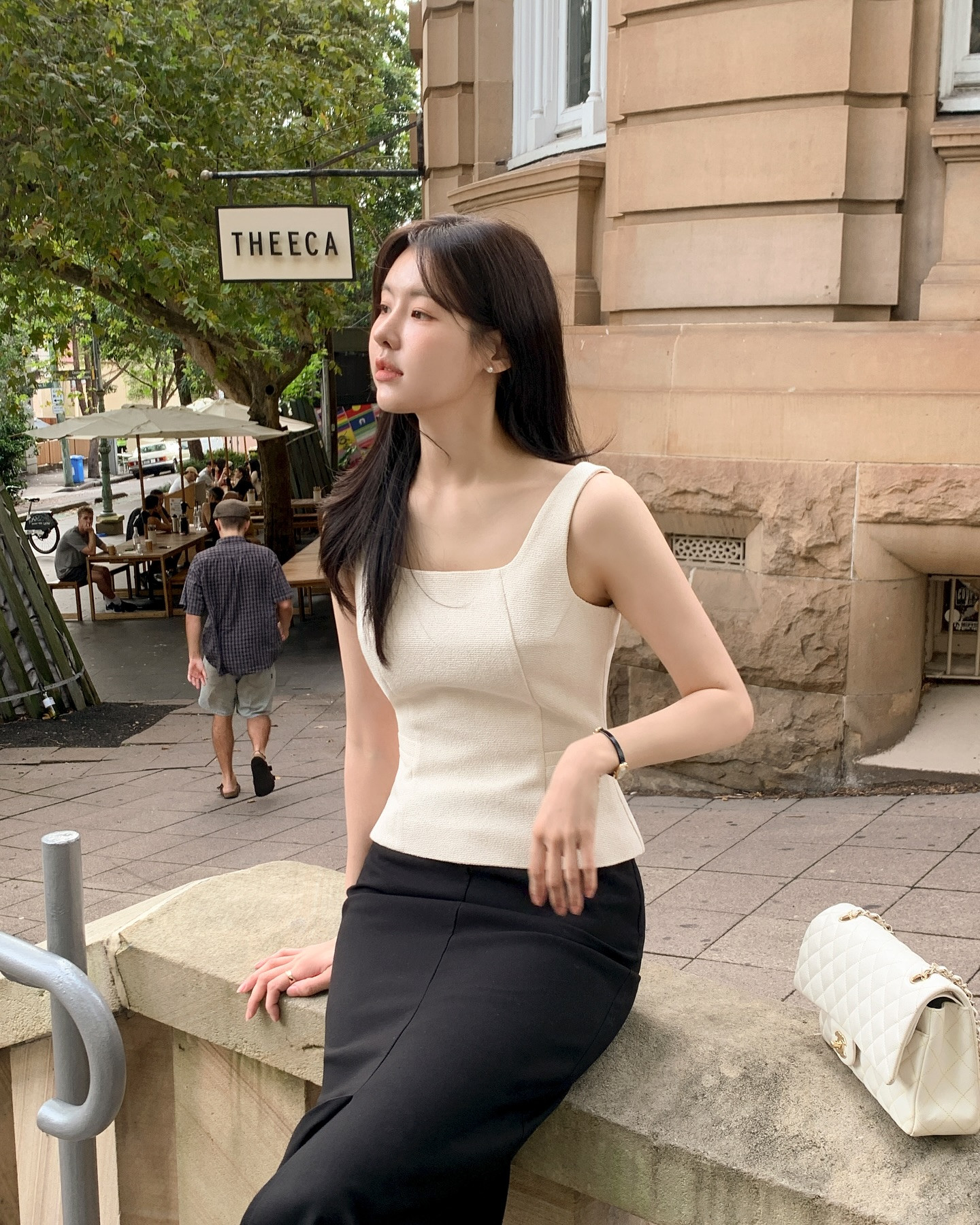 4 mẫu áo cơ bản giúp chị em mặc đẹp suốt mùa hè- Ảnh 12.