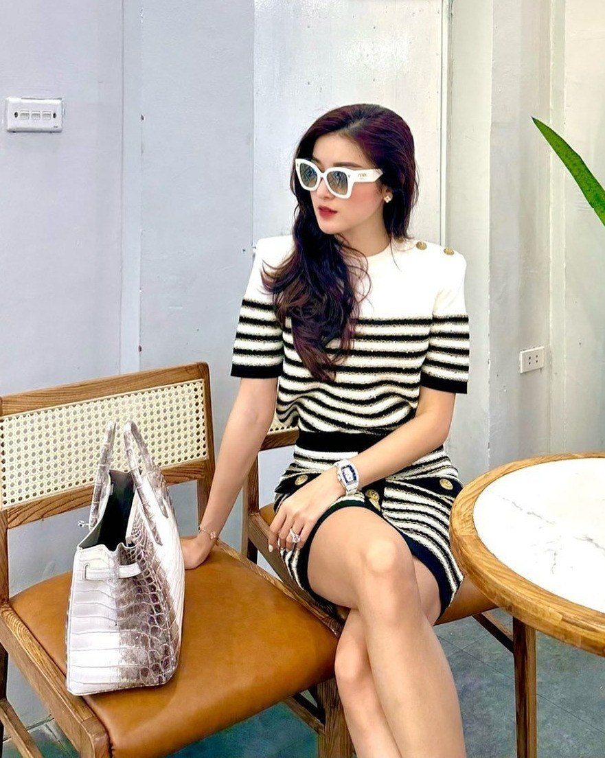 Á hậu Huyền My gây tranh cãi với khoảnh khắc mặc xuề xòa đi mua đồ hiệu