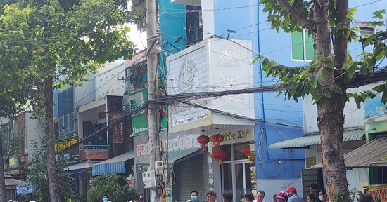 Cháy nhà trong ngõ hẹp, 4 người tử vong