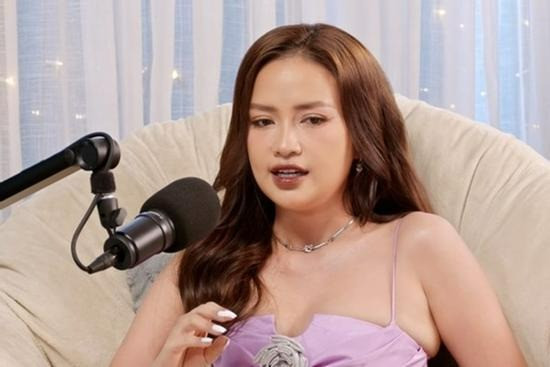 Chụp cùng Miss Universe 2018 nhan sắc Ngọc Châu tiếp tục gây tranh cãi