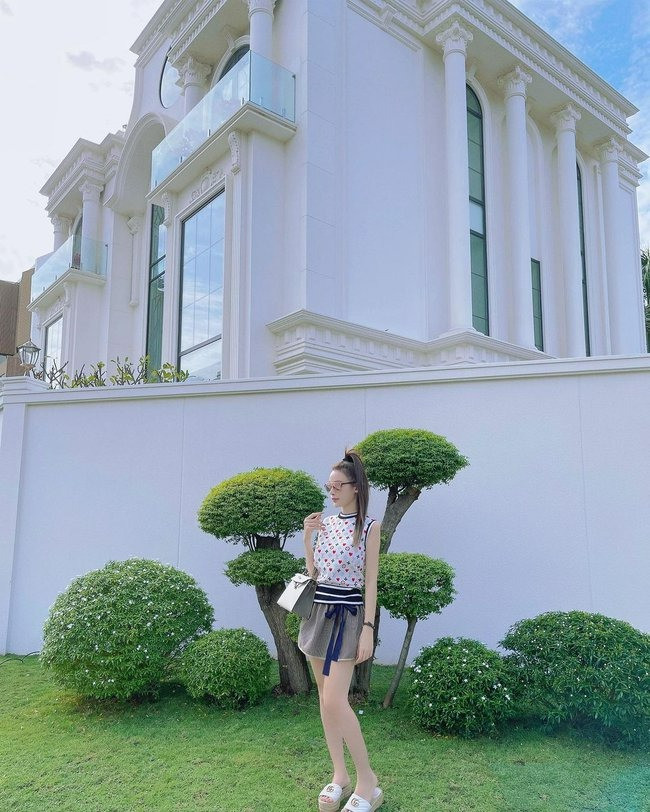 Huyền Baby thắng đời 10 khi được chồng đại gia chăm tận răng chỉ 1 dòng tin nhắn thấy rõ độ chiều