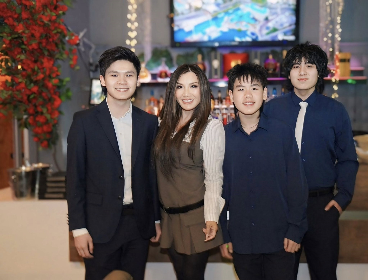 Hành động ăn ý của Bằng Kiều và vợ cũ Trizzie Phương Trinh dù đã ly hôn nhiều năm