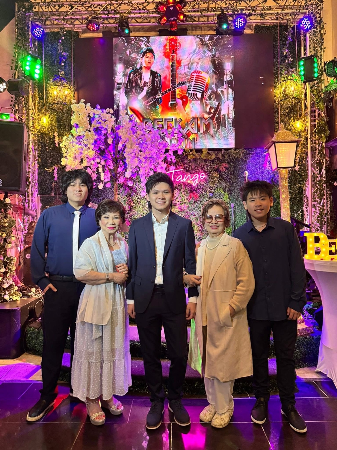 Hành động ăn ý của Bằng Kiều và vợ cũ Trizzie Phương Trinh dù đã ly hôn nhiều năm