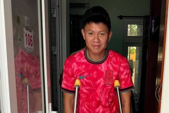 Hậu vệ U23 Việt Nam đau đớn: Giẫm xuống mặt cỏ sân Mỹ Đình cũng chấn thương nặng