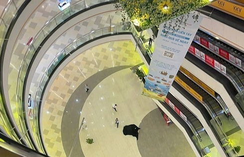 Hoạt động của Vạn Hạnh Mall ra sao sau 2 vụ nhảy lầu liên tiếp?