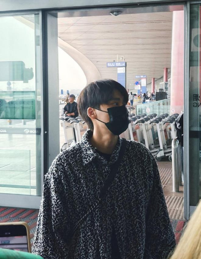 Nam thần hàng đầu Cbiz xuất hiện sau khi bị phong sát vì bê bối mua dâm