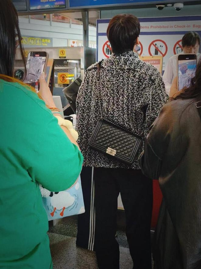 Nam thần hàng đầu Cbiz xuất hiện sau khi bị phong sát vì bê bối mua dâm