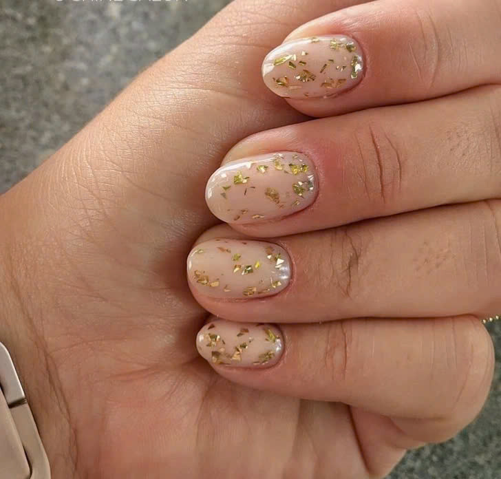 Những mẫu nail cổ điển đang thịnh hành trở lại trong mùa hè 2025 - Ảnh 2