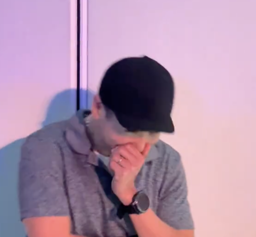 Phản ứng của chồng HHen Niê khi trở thành tâm điểm chú ý