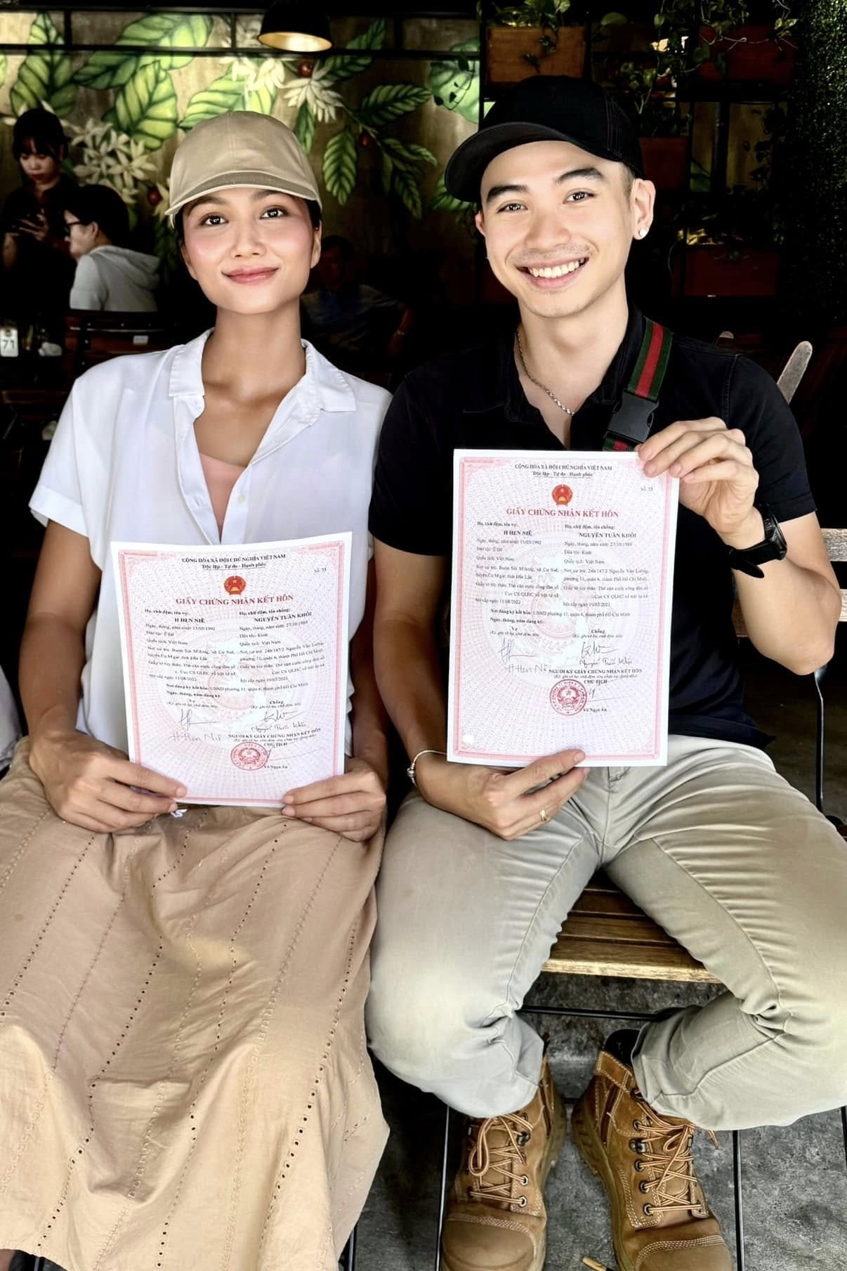 Phản ứng của chồng HHen Niê khi trở thành tâm điểm chú ý