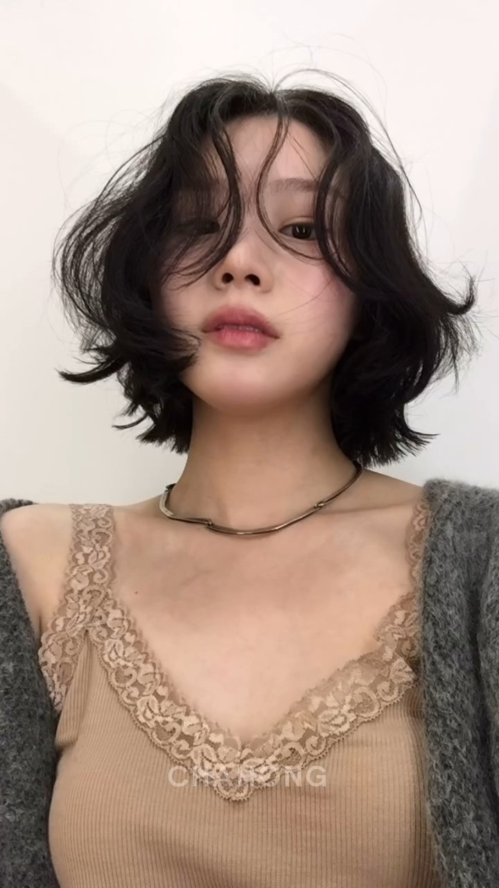 5 kiểu tóc ngắn giúp nhan sắc trẻ trung hơn trong mùa hè- Ảnh 9.