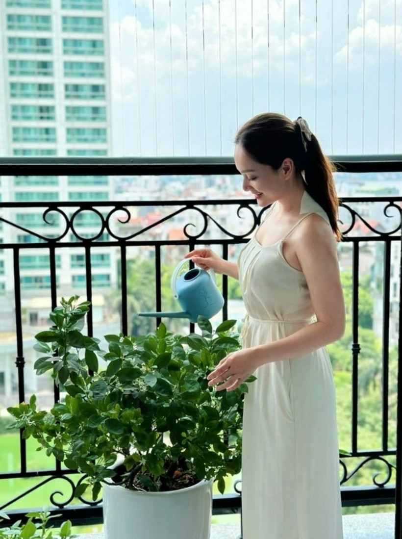 Căn hộ cũ tuy không quá lớn nhưng chứa đựng đầy yêu thương, là nơi từng Lan Phương vun đắp tổ ấm nhỏ và tận hưởng những khoảnh khắc bình dị bên gia đình.