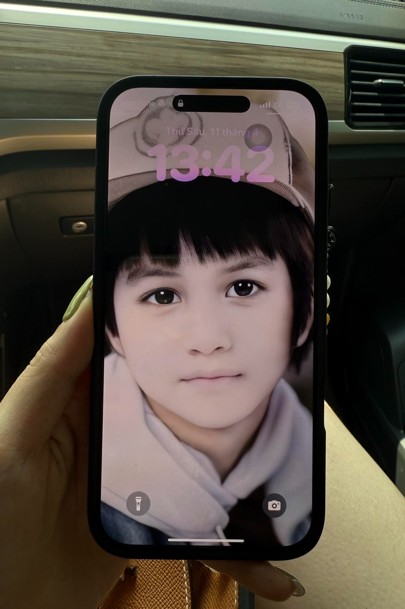 Hoa hậu Khánh Vân mê chồng như thế nào