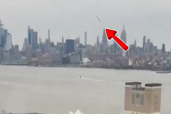 Mỹ: Trực thăng rụng cánh rơi thẳng xuống sông, không ai sống sót