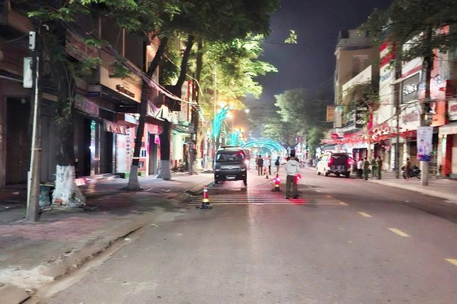 Nguồn cơn nhóm thiếu niên bị truy sát, một người bị chém rơi khỏi xe tử vong ảnh 1