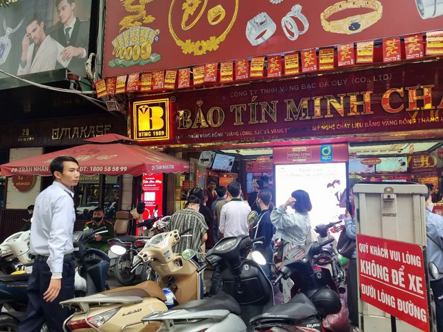 'Tôi bán 100 chỉ vàng nhẫn lãi trên 300 triệu đồng' ảnh 1