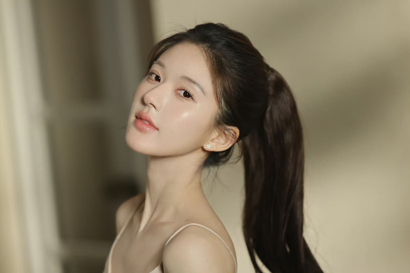 Cận cảnh giao diện mới xinh đẹp ngút ngàn của Triệu Lộ Tư - Ảnh 1