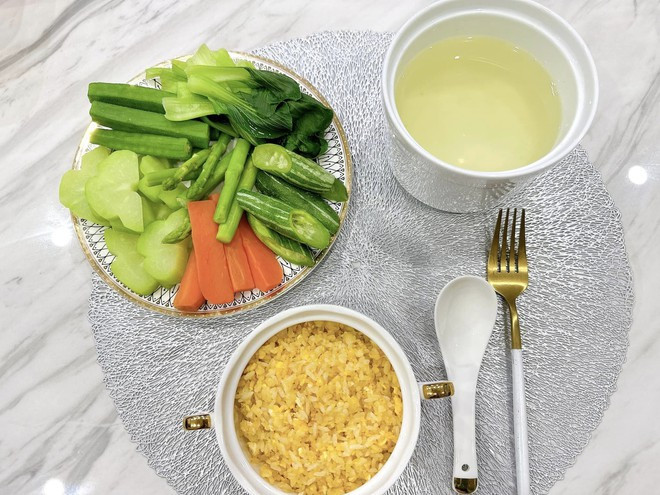 Điểm chung thú vị nhìn từ căn bếp giữa Phương Oanh và nàng hậu đang vướng nghi vấn sắp làm dâu hào môn- Ảnh 2.