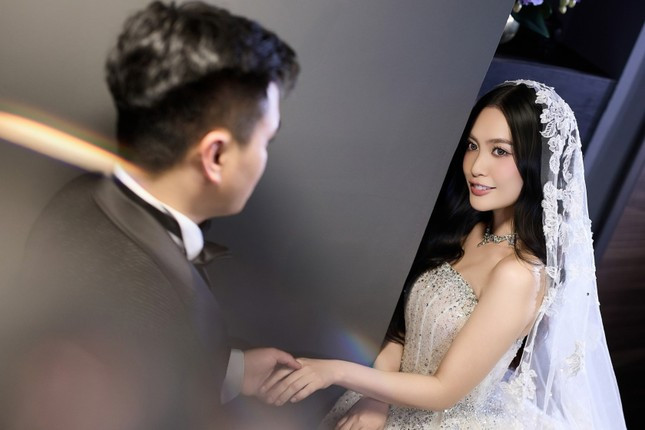 Hoa hậu Nông Thúy Hằng cưới phó giám đốc công ty khoáng sản ảnh 4