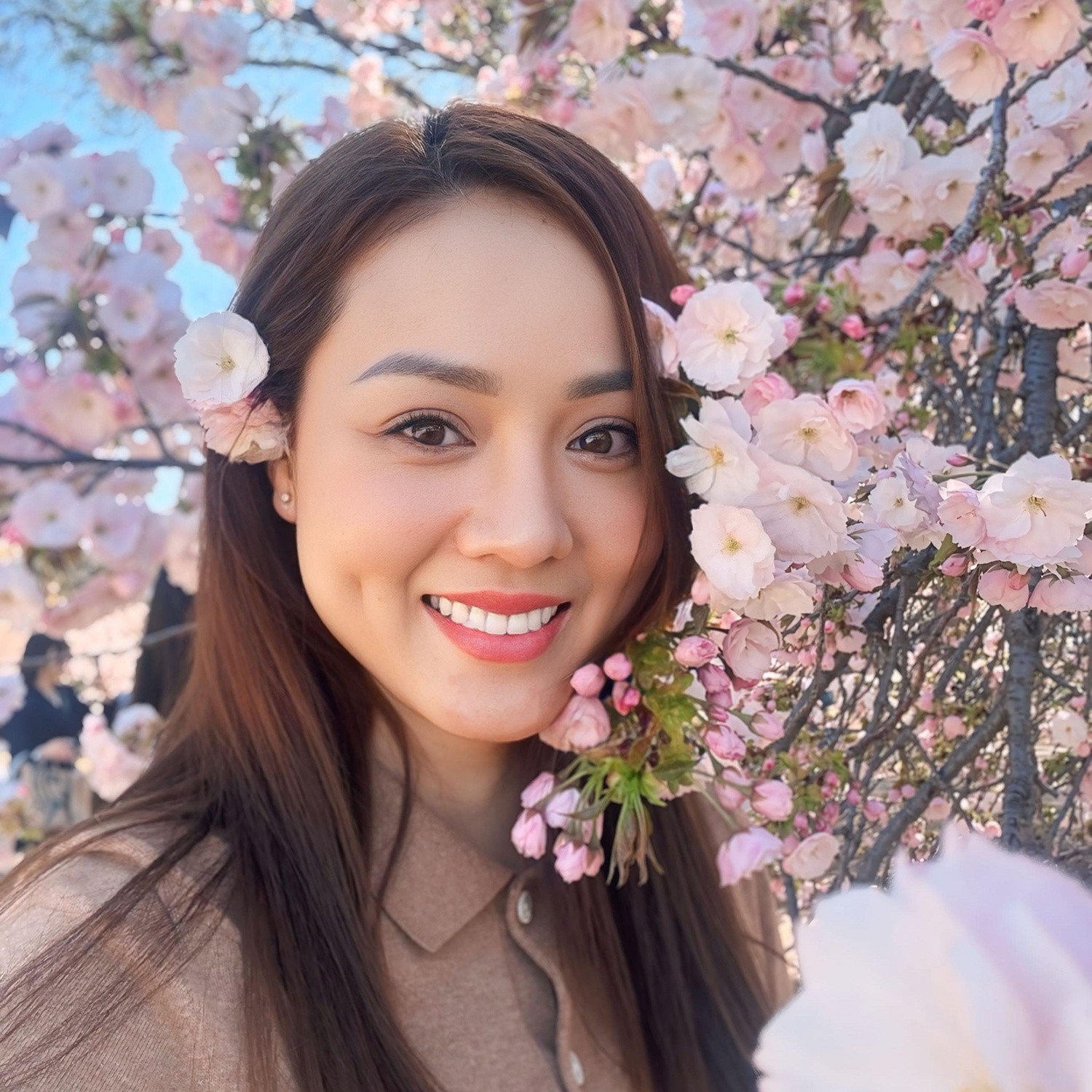 Vợ Công Lý nói rõ lý do không đeo nhẫn cưới