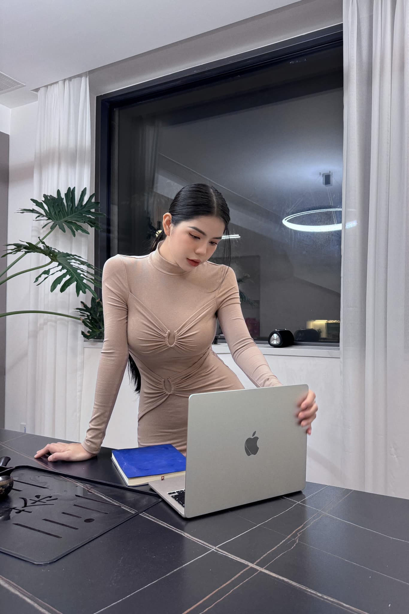 Xôn xao giá booking như sao hạng A của Hằng Du Mục cao nhất gần nửa tỷ một phiên live