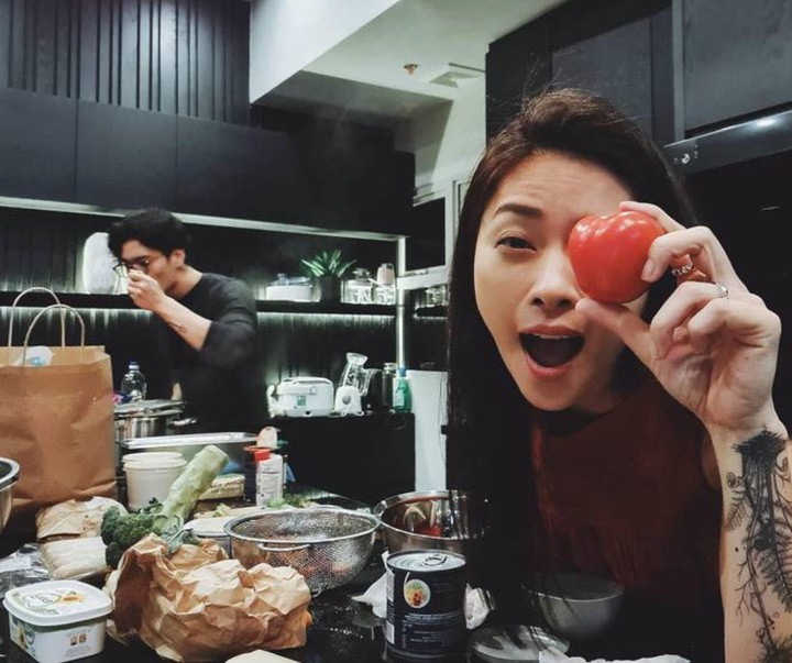 Có chồng là đầu bếp, Ngô Thanh Vân cũng thường xuyên được Huy Trần nấu cho những món ngon.