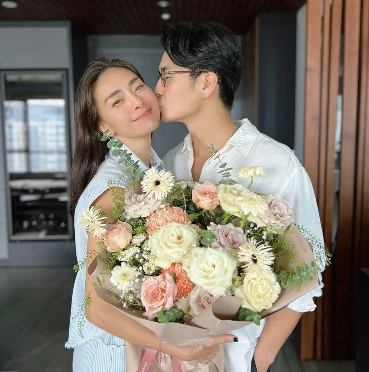 Sau đám cưới, Ngô Thanh Vân liên tục chia sẻ những khoảnh khắc bình yên, hạnh phúc bên ông xã Huy Trần. Dù chênh lệch nhau 11 tuổi nhưng họ vẫn rất đẹp đôi.