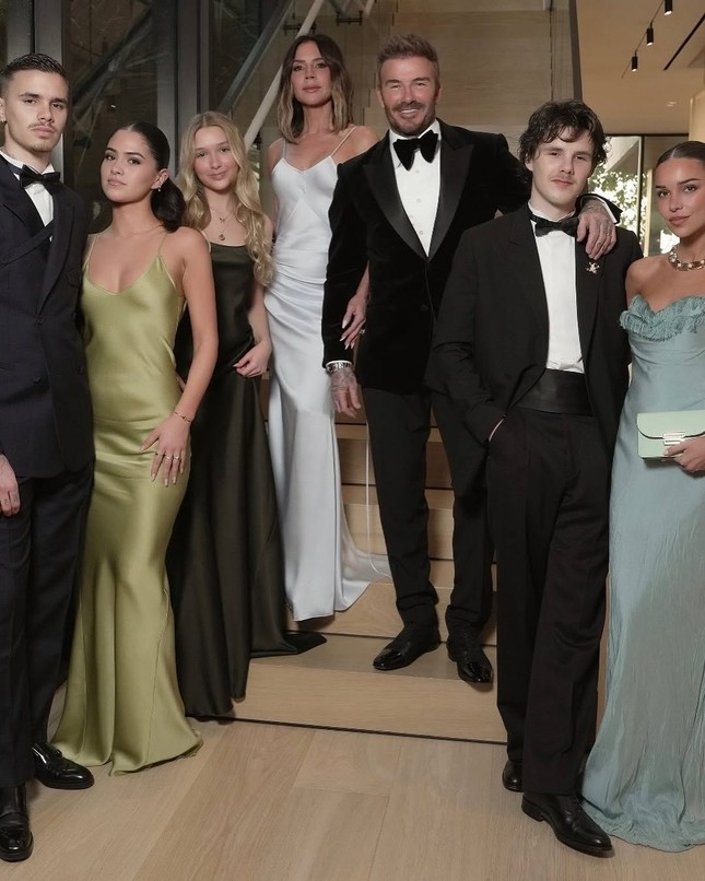 Dấu hiệu vợ chồng Beckham cạch mặt con trai Brooklyn ảnh 3