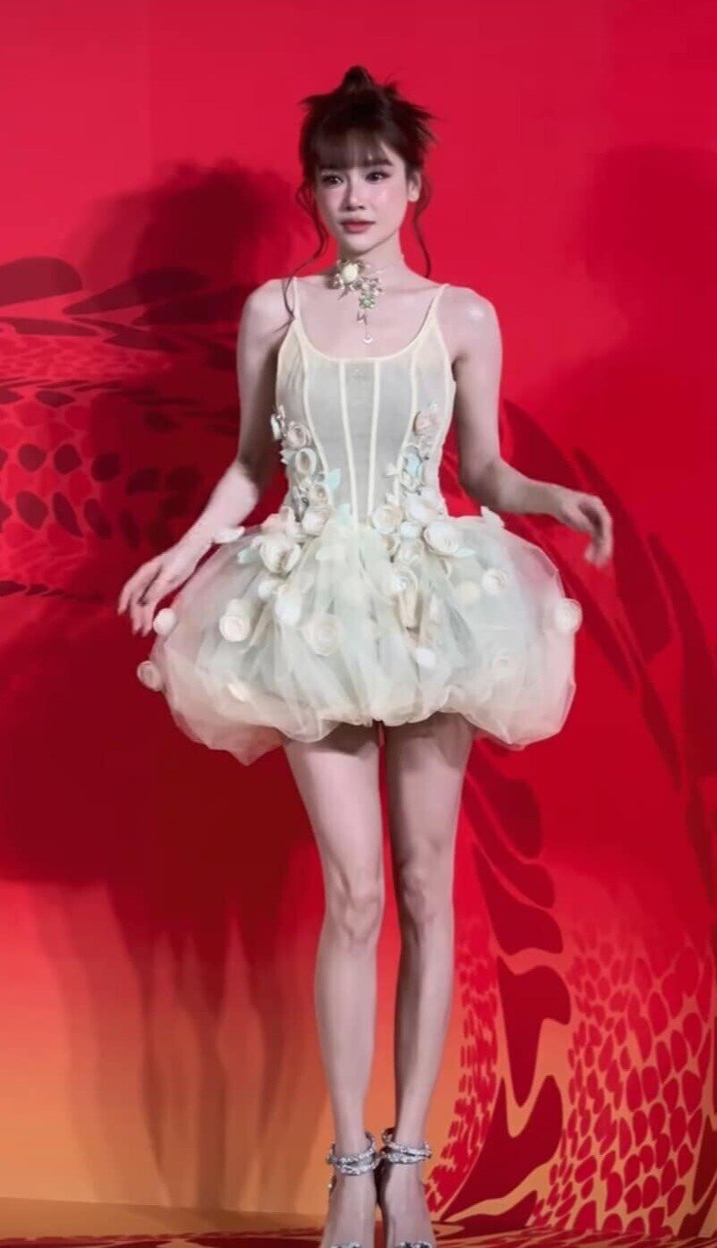 Ngoài đôi mắt lão hóa Nhã Phương sở hữu khuyết điểm khó sửa