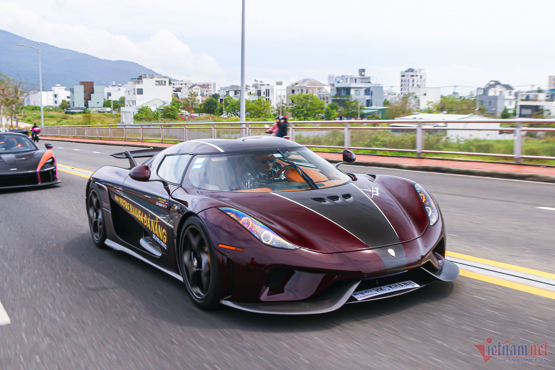 CHOÁNG Chồng doanh nhân Mailisa trượt tay để lộ gara xe trăm tỷ ngay trong nhà