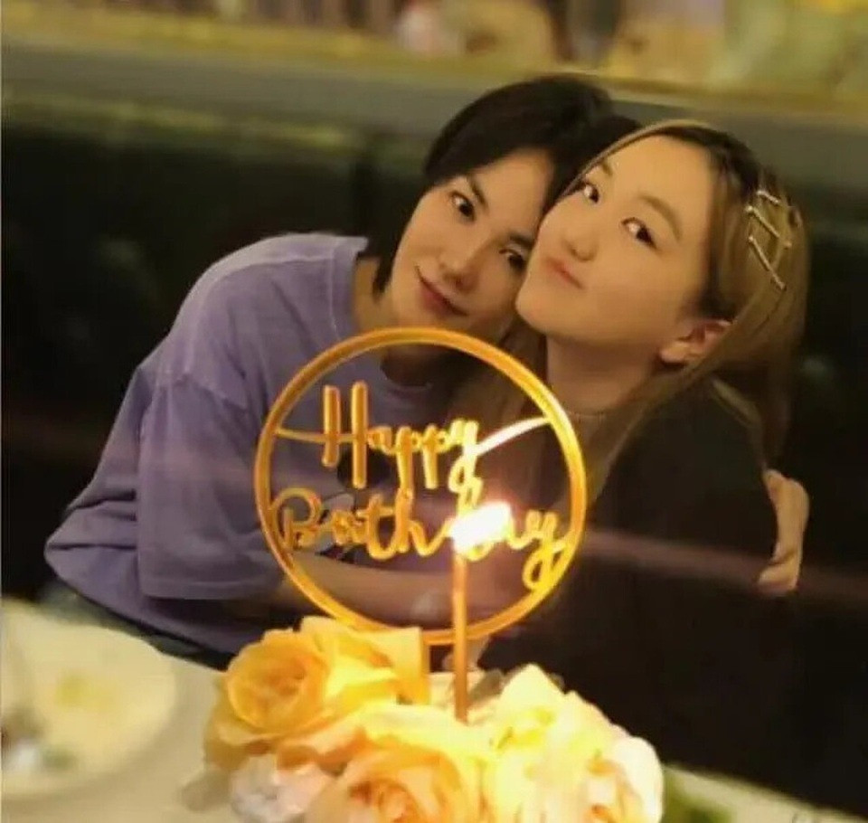 Sự thật sau tin đồn Vương Phi bỏ bê con gái bị hở hàm ếch