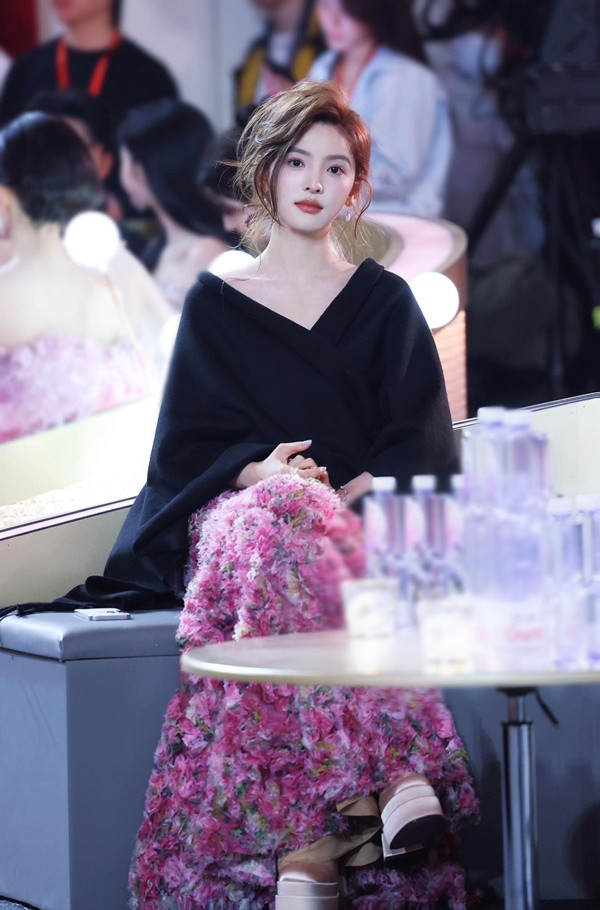 Tử vi 3 con giáp may mắn nhất thứ Hai 144 Phú quý vây quanh giàu sang thịnh vượng