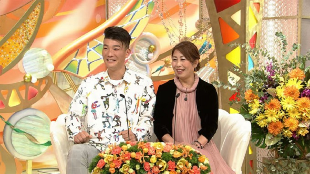 Chàng trai 32 tuổi cưới vợ 53 tuổi, câu chuyện phía sau khiến ai nấy đều ngỡ ngàng- Ảnh 1.