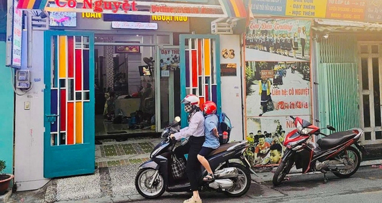 Dạy thêm ở TPHCM: Văn bản thì 'cấm', thực tế ra sao?