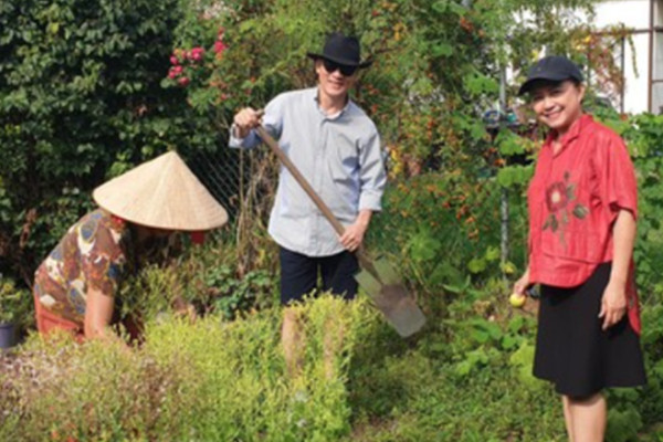 Nam NSND - bố ruột nghệ sĩ múa Linh Nga ở tuổi hưu có vóc dáng 'hack' tuổi, phong độ- Ảnh 8.