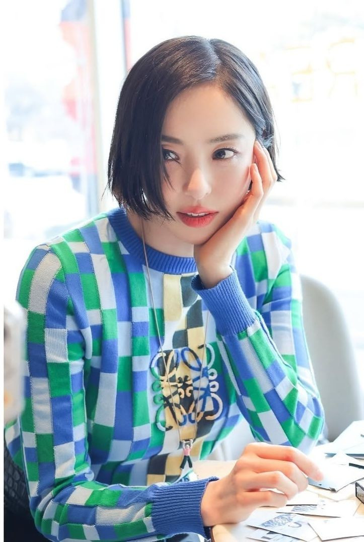 Nỗi khổ của nữ diễn viên cao 1,76 m ảnh 2