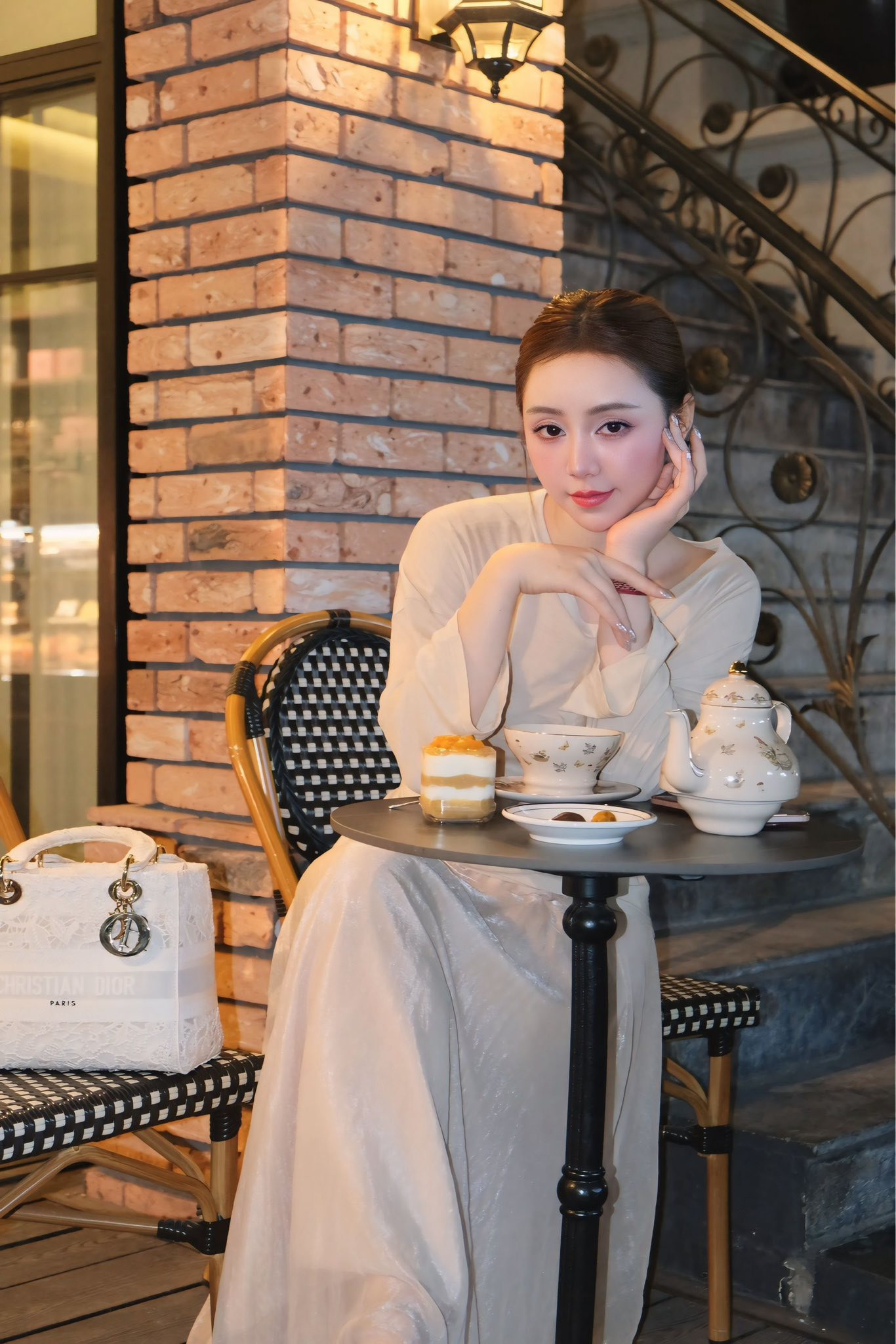 Quỳnh Kool diện áo mỏng tang khoe xương quai xanh quyến rũ- Ảnh 7.