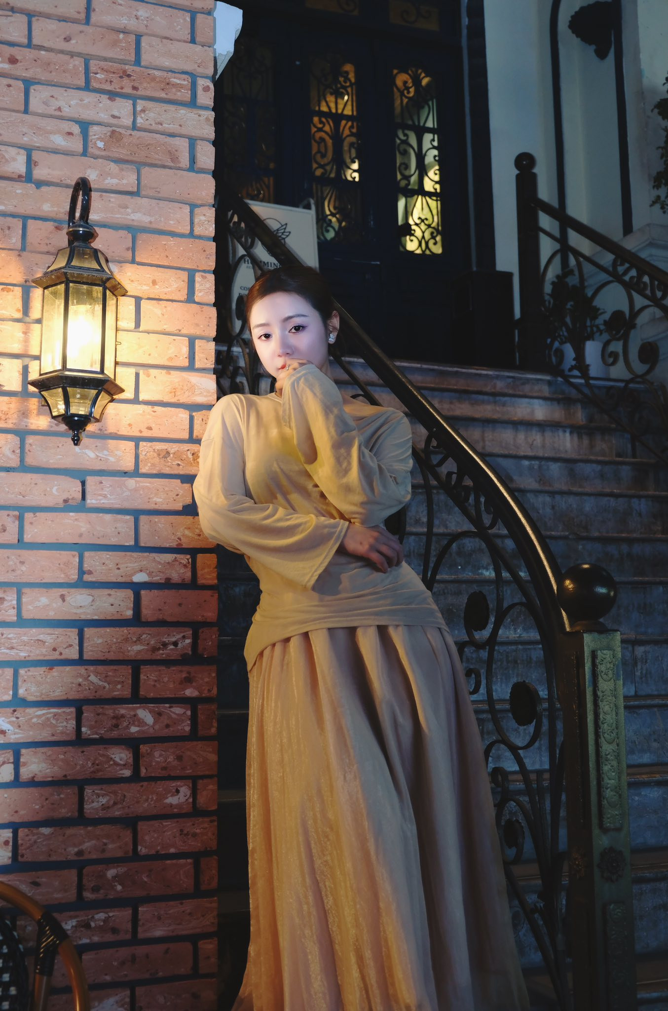 Quỳnh Kool diện áo mỏng tang khoe xương quai xanh quyến rũ- Ảnh 5.