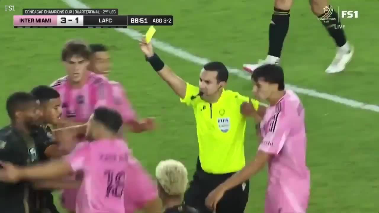 Tình huống hỗn loạn trong trận đấu giữa Inter Miami và LAFC.