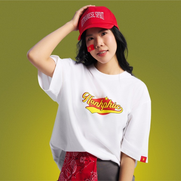 Áo phông yêu nước trở thành hot trend dịp 30/4 - 2