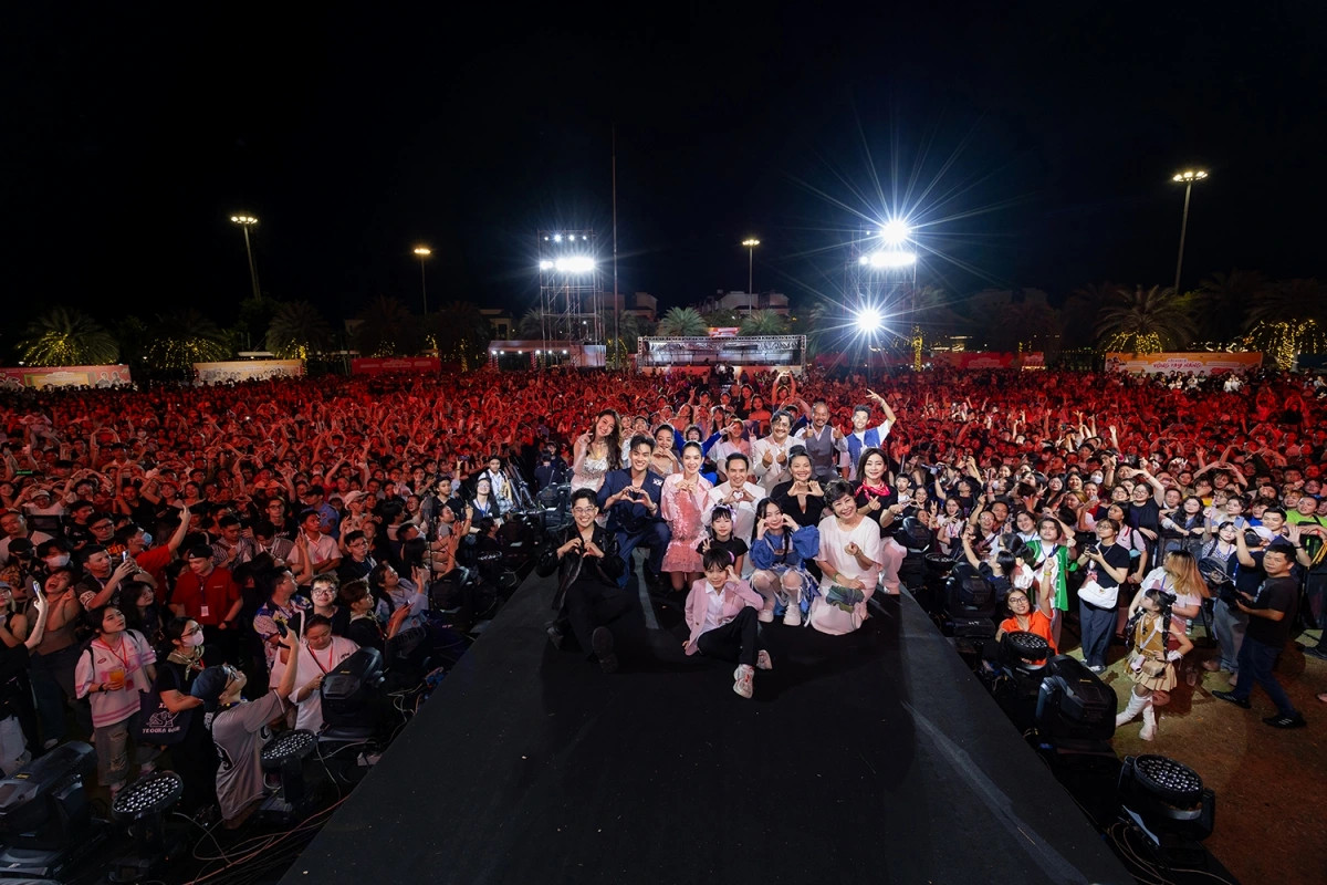 le tuan khang lan dau cam micro cung ly hai, lat mat 8 he lo 3 dai canh lon hinh anh 6