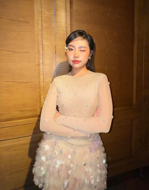 Phương Mỹ Chi uống thuốc, nhào nặn đốt mỡ vì ám ảnh giảm cân - Ảnh 6