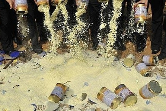 Rùng mình độc tố trong sữa bột giả: Có chất gây suy thận cấp, ảnh hưởng sinh sản, tăng nguy cơ ung thư