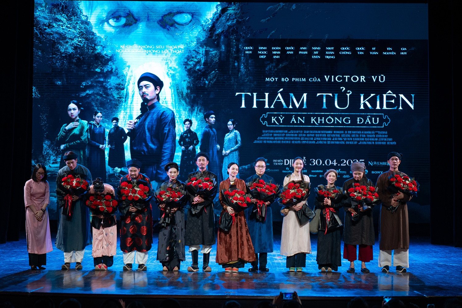 Vợ Anh Đức bối rối khi bị hỏi so sánh Trấn Thành và Victor Vũ