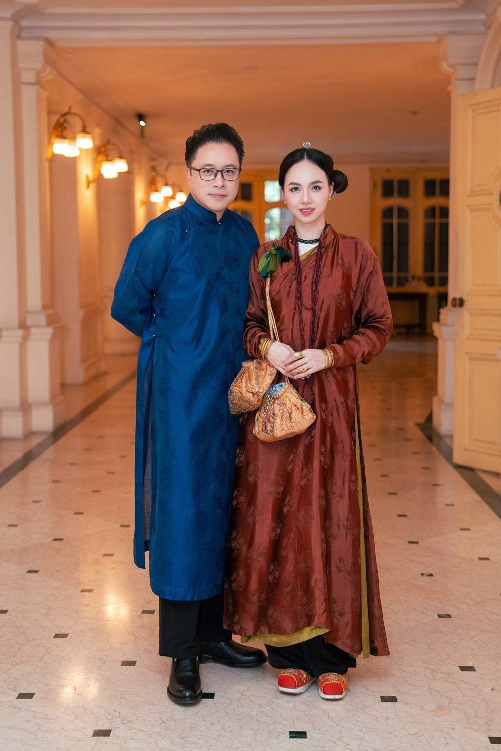 Vợ Anh Đức bối rối khi bị hỏi so sánh Trấn Thành và Victor Vũ