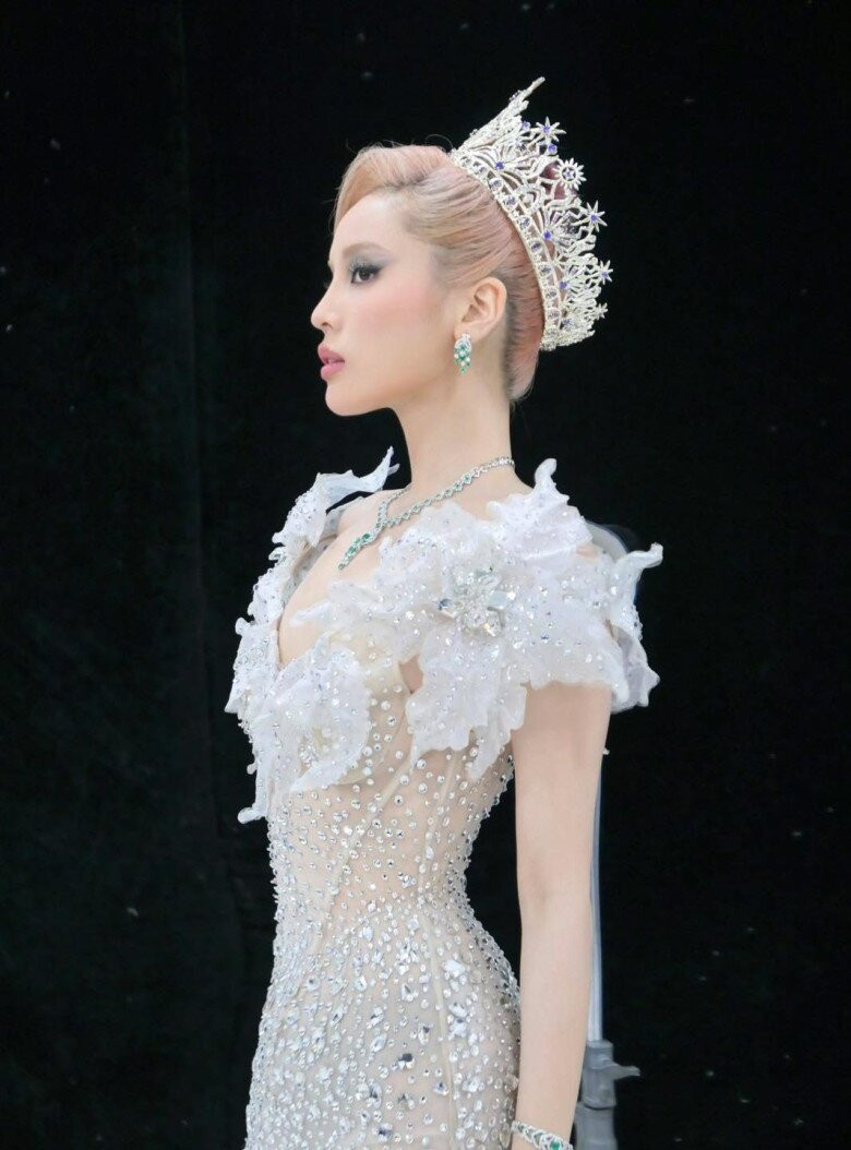 Ai sợ thì đi về Hoa hậu Kỳ Duyên chạy show với đôi lông mày chơi trốn tìm gây tranh cãi