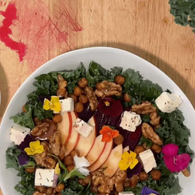 Bữa trưa đầy ắp collagen ông xã tẩm bổ cho Ngô Thanh Vân- Ảnh 12.